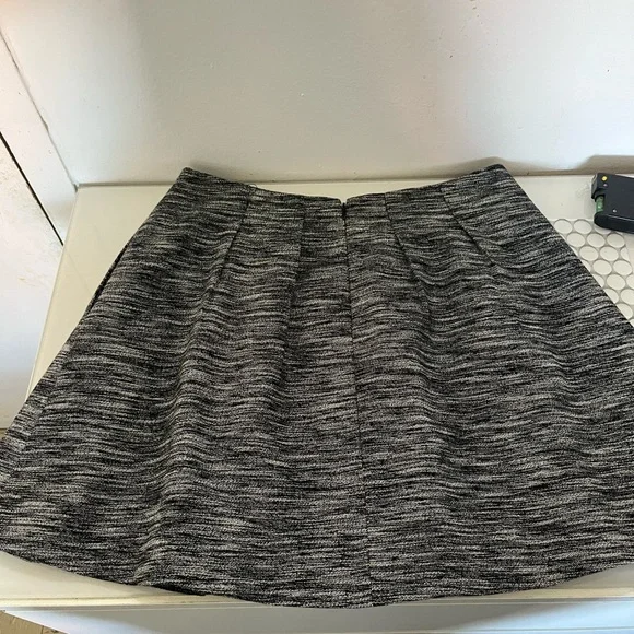 Madewell Gray Textured Pleated Skirt - Classic Women's Skirt - Picture 2 of 8